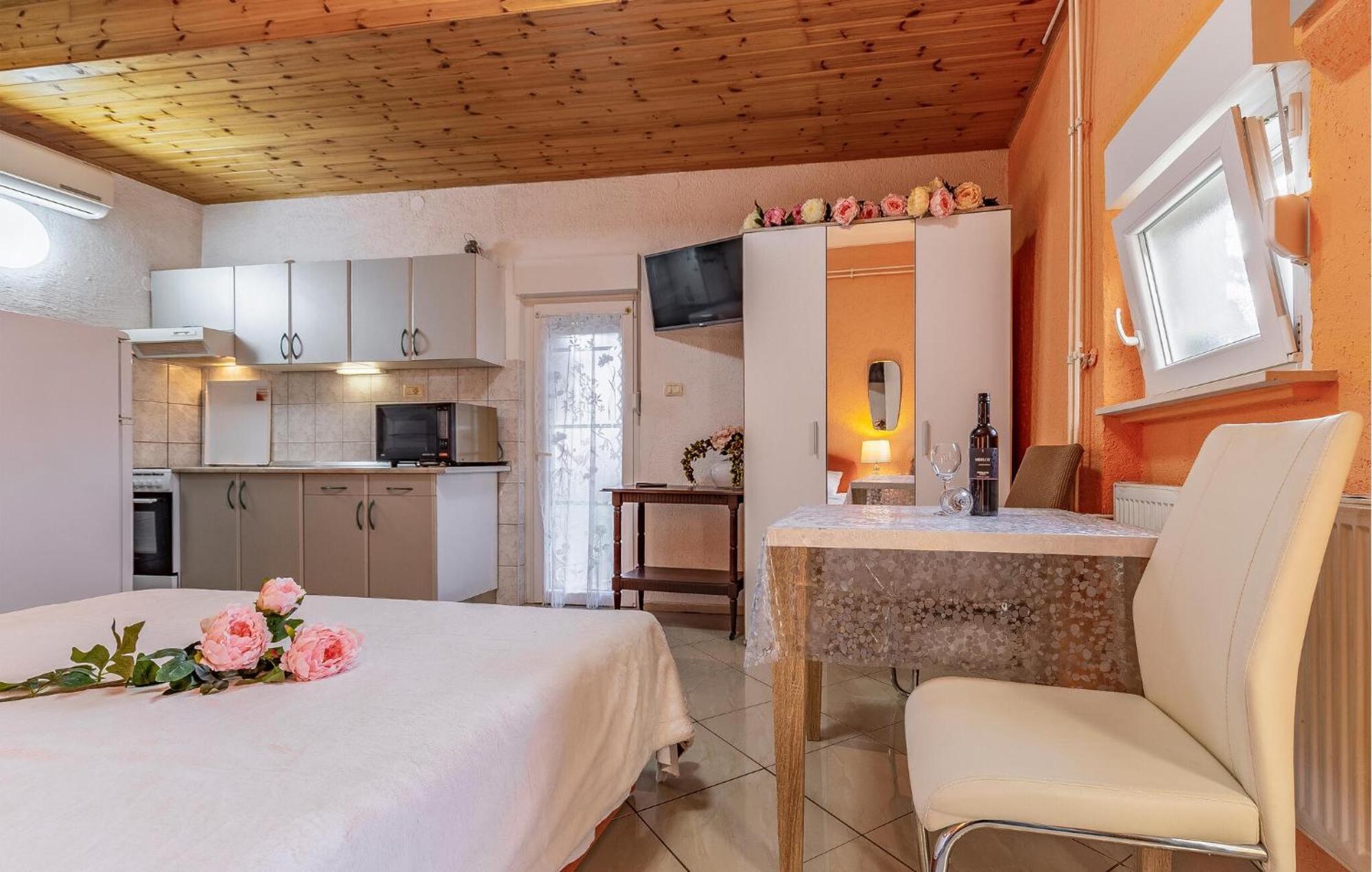 Pet Friendly Apartment In Medulin With Wifi Exterior photo